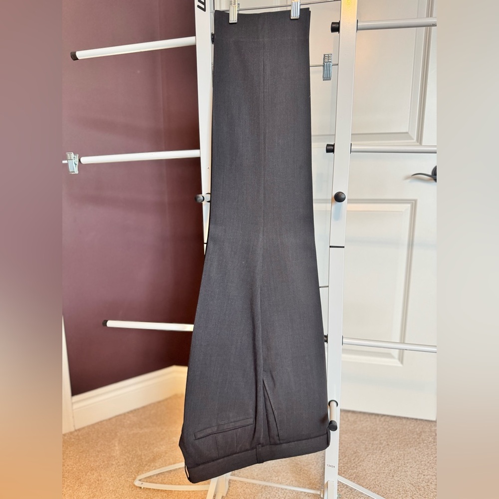 Men's gray Sunwill flat front dress pants. Size 38. Hemmed for 5' 10" male.